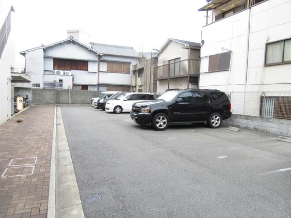 ルミナスコート 駐車場