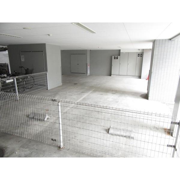 大阪市淀川区十三本町マンション 駐車場
