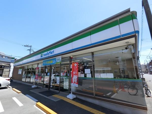 ファミリーマート十三本町二丁目店：282m