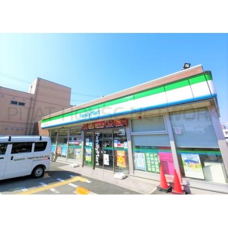 SGSA　STAGE 周辺環境写真1 ファミリーマート三津屋中三丁目店：122m