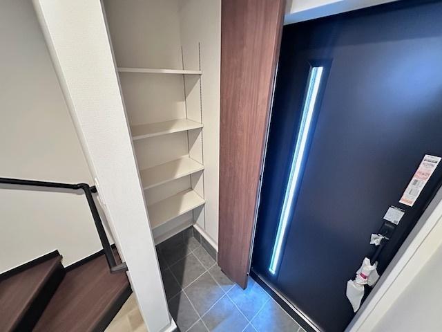 Royal Residence 大和田パークフロント 玄関