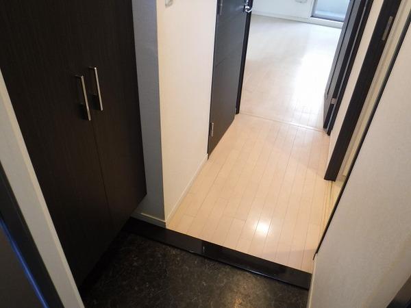 レークス新大阪ウエスト 玄関