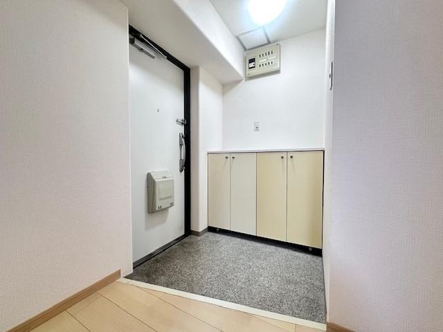 ハイネス塚本 玄関