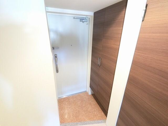 大阪市淀川区十三本町マンション 玄関
