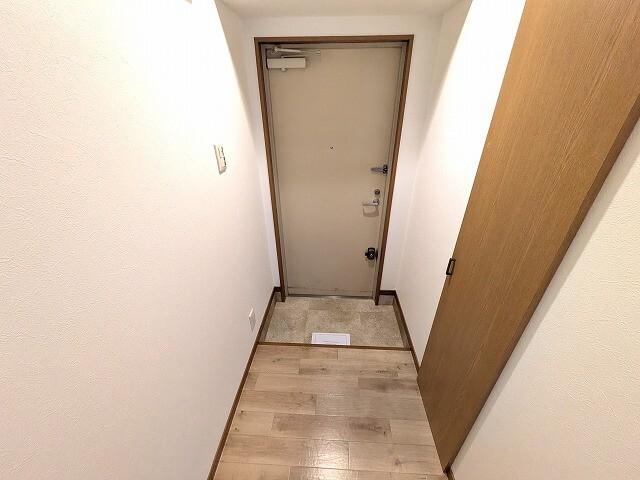 グランディーN1 玄関