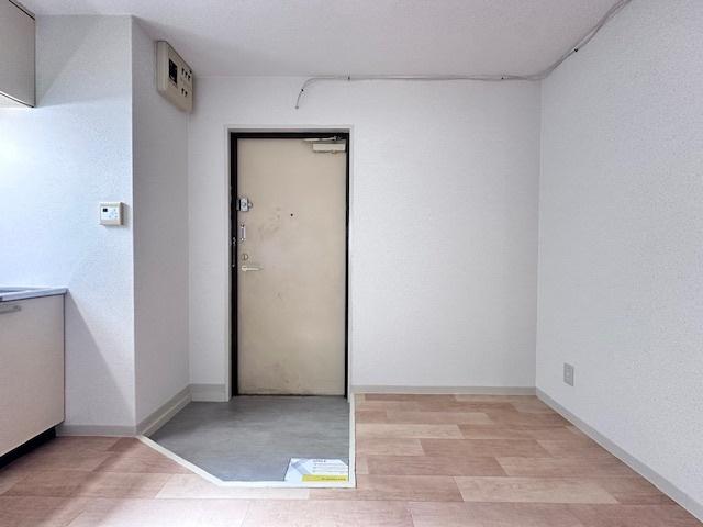 レジデンス三津屋 玄関