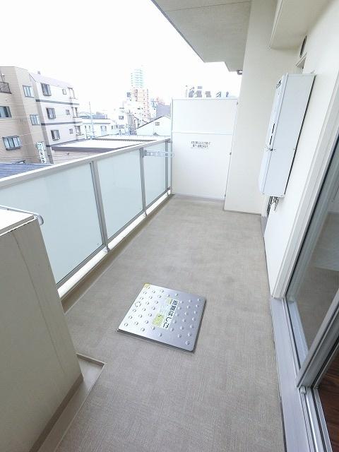 ルネサンス バルコニー