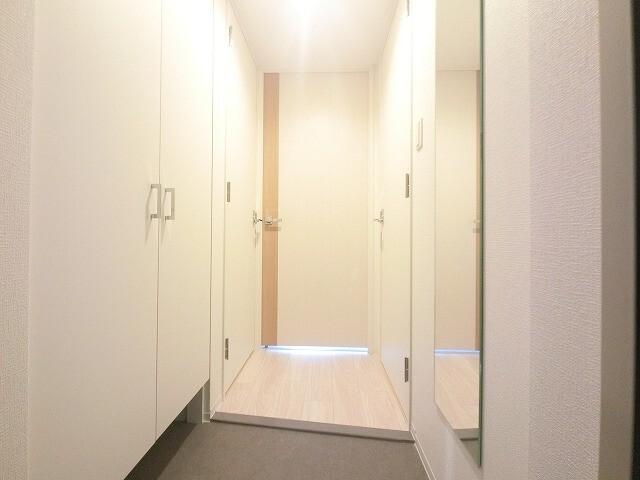 セレニテ十三ミラク 玄関