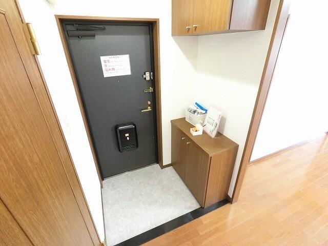 メゾンアンピエール 玄関