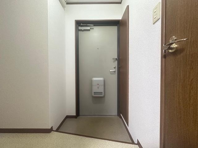 リバース藤岡 玄関