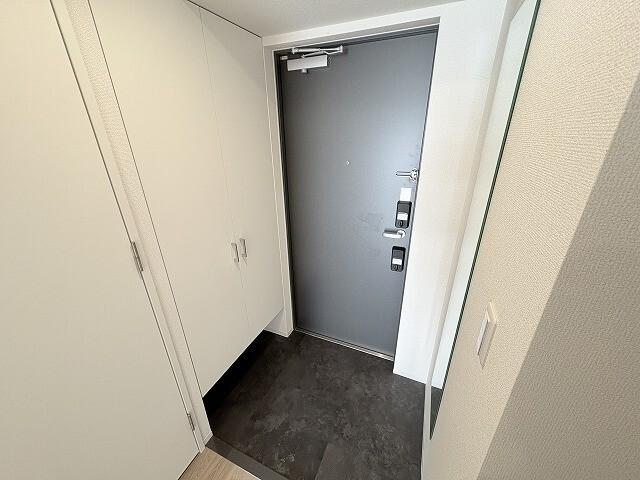 プレリスNEO大阪十三エルヴィオン 玄関