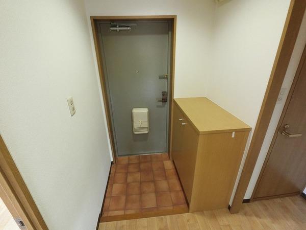 ロイヤルコート歌島 玄関