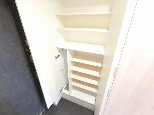 グランカリテ北大阪リヴィエ 室内