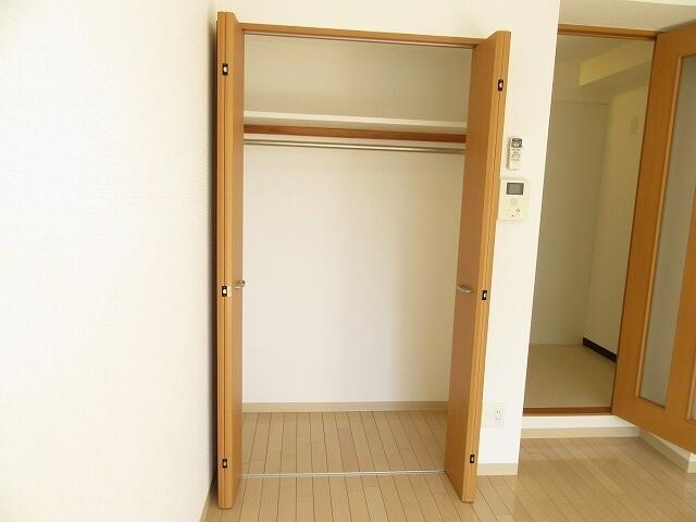 リズ新北野 収納