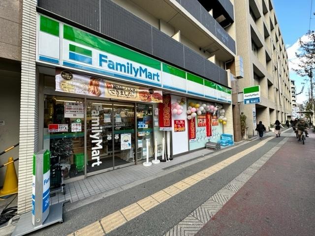 ファミリーマート淀川区役所前店：165m
