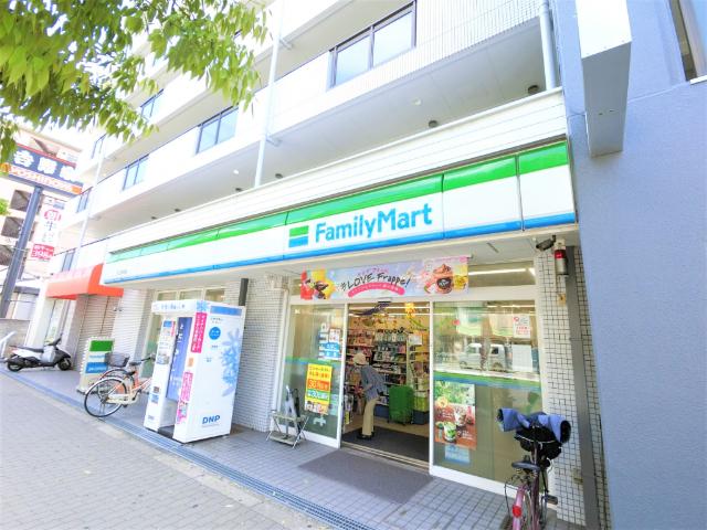 ファミリーマート十三塚本店：227m