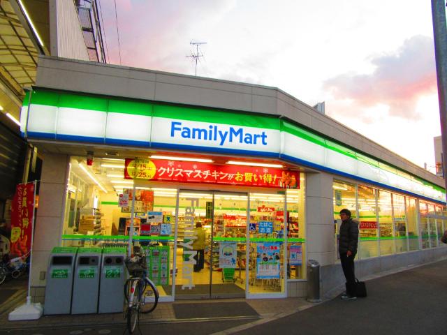 ファミリーマート神崎川駅東店：132m