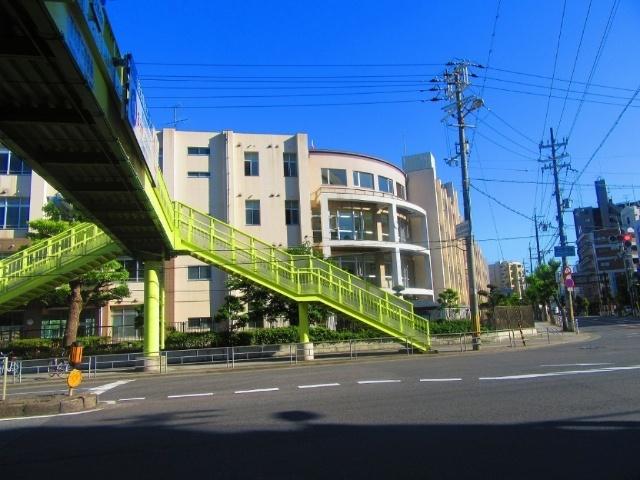 大阪市立新北野中学校：330m