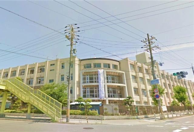 大阪市立新北野中学校：718m