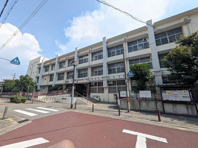 大阪市立野中小学校：385m