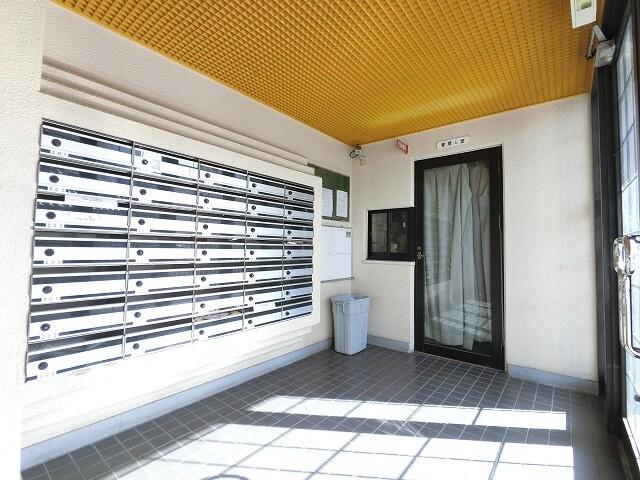 大阪市淀川区十三元今里マンション ロビー