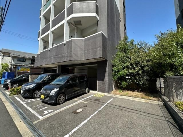 Gramercy Juso-higashi 1st 駐車場