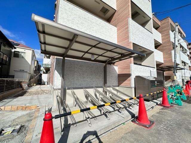 フジパレス出来島ＥＡＳＴⅠ番館 駐車場