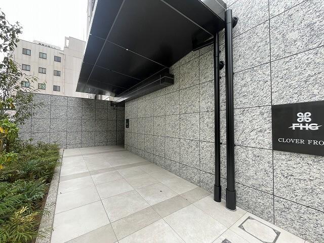 クローバー・フロント エントランス