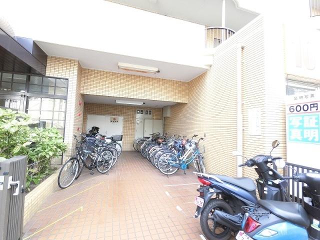 レジデンス早野 駐車場