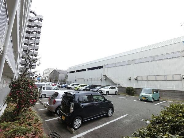 ユニハイム千船三番館 駐車場