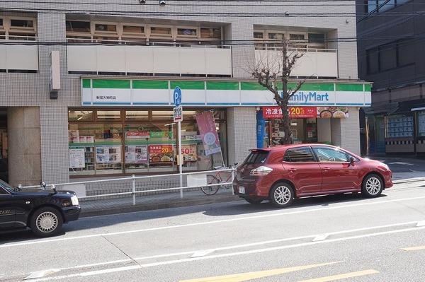 ファミリーマート新宿天神町店：173m
