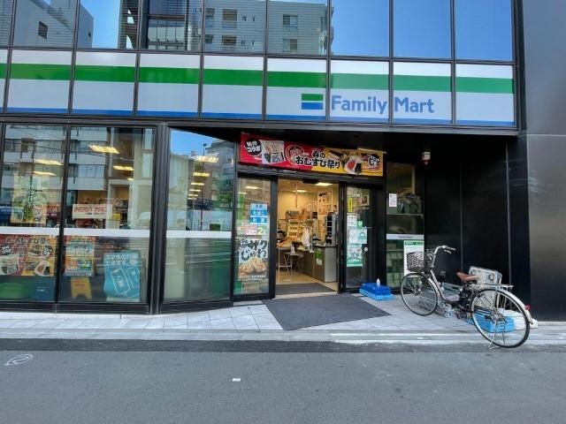 ファミリーマート北参道駅前店：101m