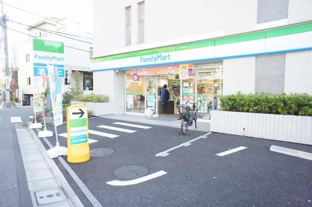 ファミリーマート豊玉北四丁目店：135m
