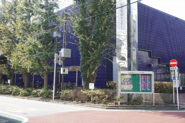 練馬区立練馬図書館：974m