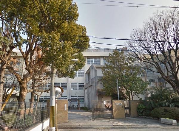 尼崎市立塚口中学校：1328m