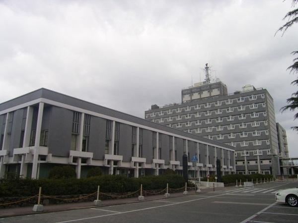 尼崎市役所：2977m