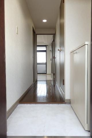 プリムローズ西野 玄関