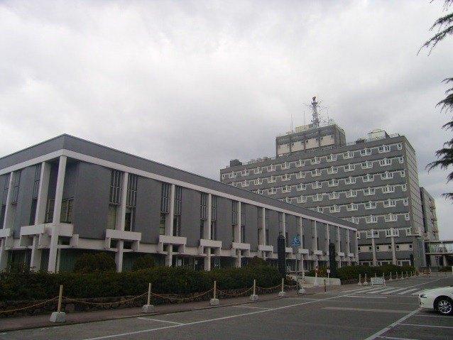 尼崎市役所：3340m