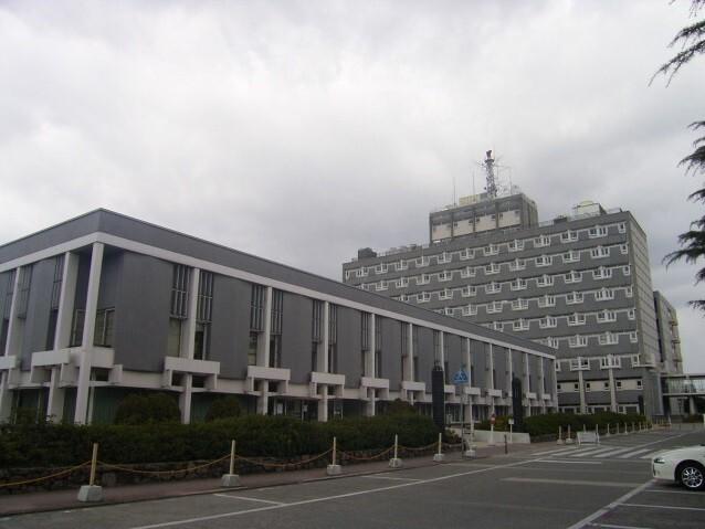 尼崎市役所：2374m
