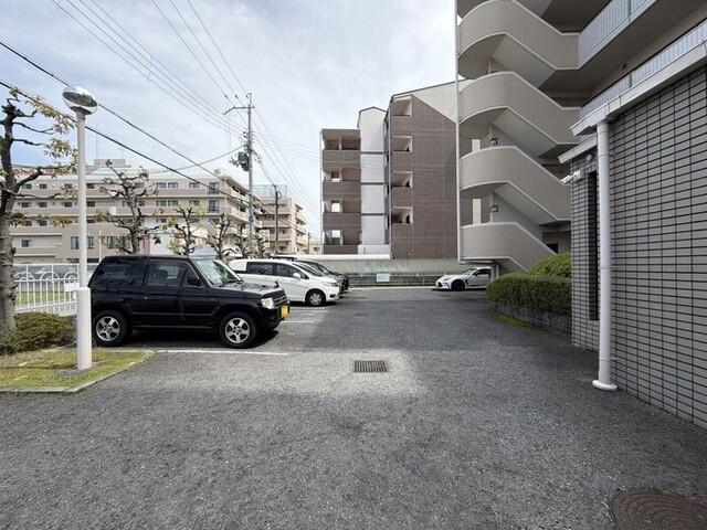 FONTAINE東園田（602） 駐車場