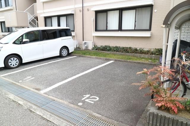 ルミエール　B棟（203） 駐車場