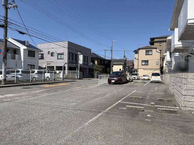 ホワイトヴィラ弐番館（101） 駐車場