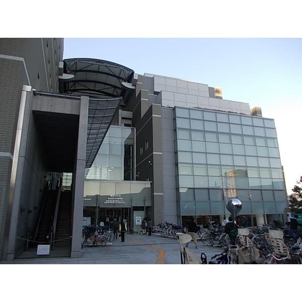 足立区立中央図書館：872m