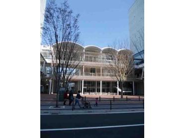 東京電機大学総合メディアセンター図書館：756m