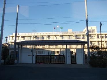 足立区立千寿双葉小学校：334m