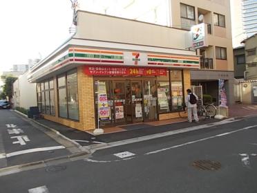 セブンイレブン千住仲町店：135m