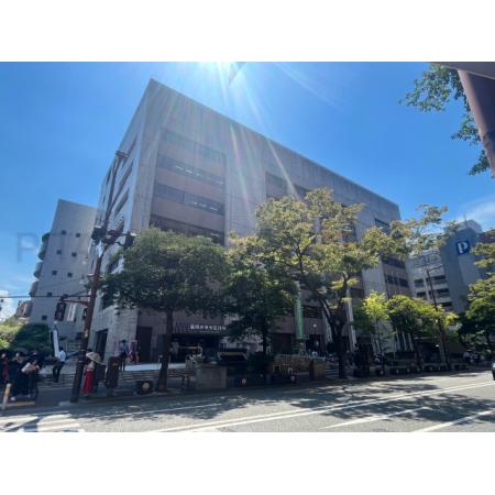 福岡市中央区役所：831m