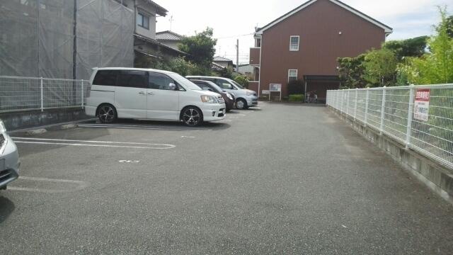 アウル（102） 駐車場
