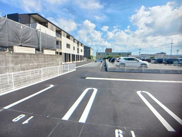 ベルフラワ−博多（301） 駐車場