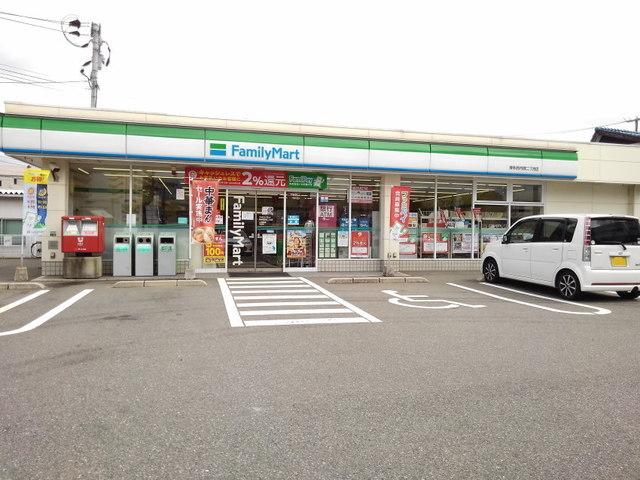 ファミリーマート：190m